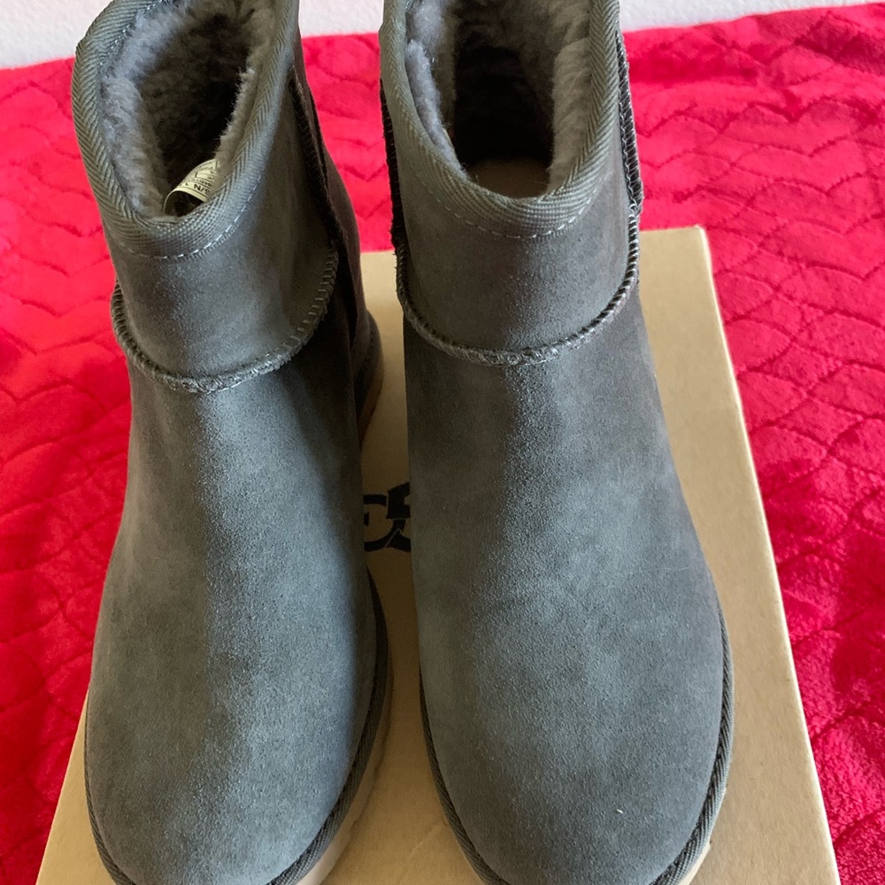 UGG Green(olive) Suede Boots